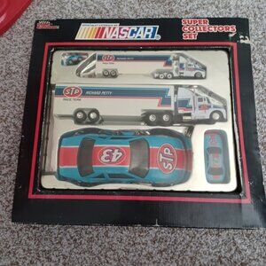 NASCAR Richard Petty Super Collectors Set Model Cars